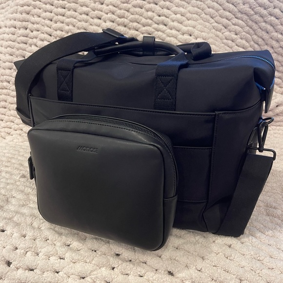 ❗️SOLD ❗️Monos Metro Duffle - Black - Picture 1 of 5